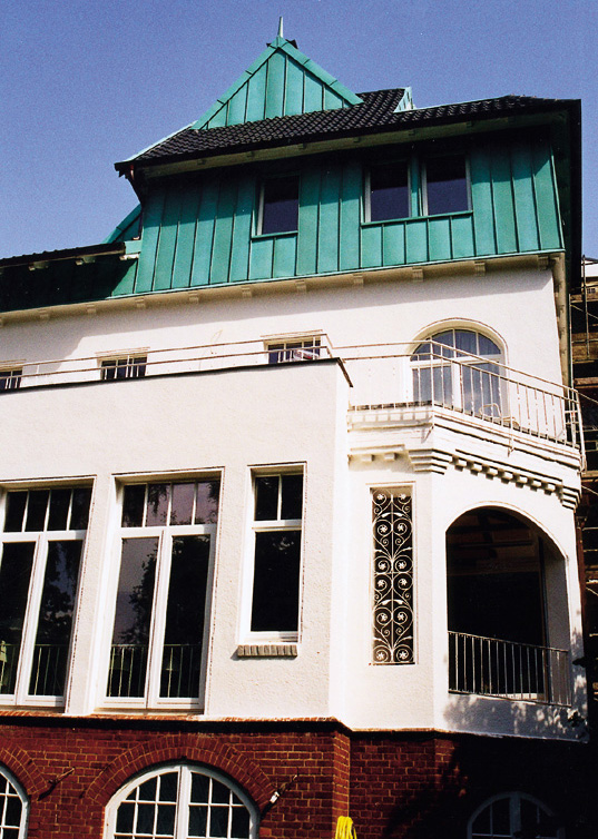 Patiniertes Kupfer im Dach- und Fassadenbereich