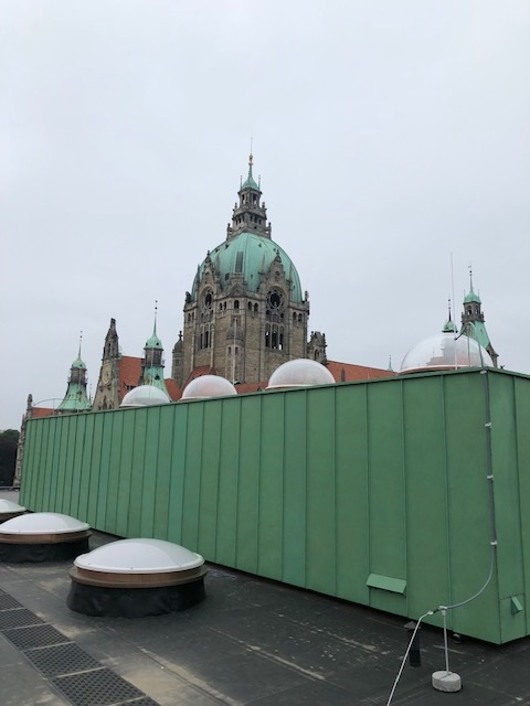 Patiniertes Kupfer im Dach- und Fassadenbereich